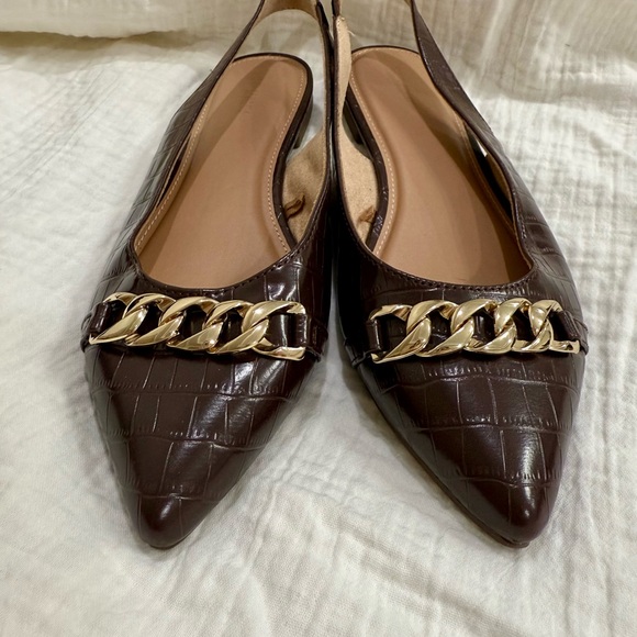 Brown Slingback Flats Croc-Embossed Gold Chain Size 9 NWOB - Picture 4 of 7